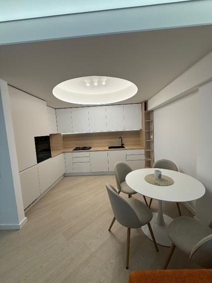 Apartament cu 3 camere semidecomandat în Central