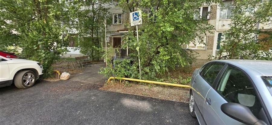 Apartament cu 3 camere semidecomandat în Circumvalațiunii
