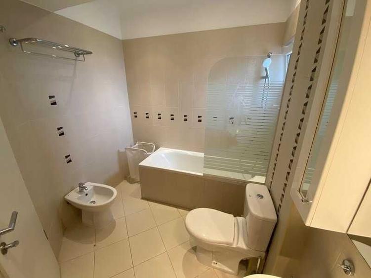 Apartament cu 4 camere decomandat în Odăile