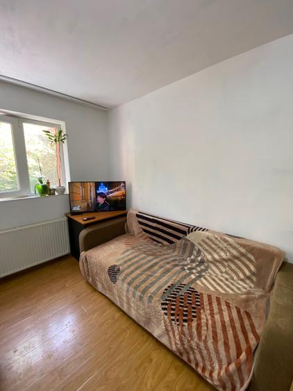 Proprietar garsoniera de vanzare etaj 1 UMT - 7