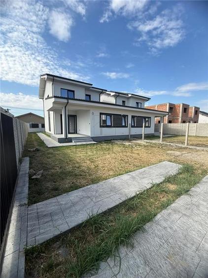 Casă individuală cu 4 camere cu Canalizare în Moșnița Veche