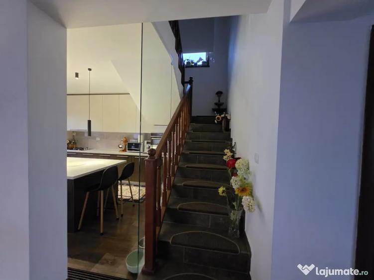 Casă cu 4 camere în Tărlungeni