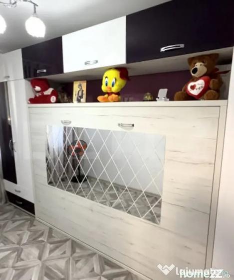 Apartament cu 3 camere semidecomandat în Central