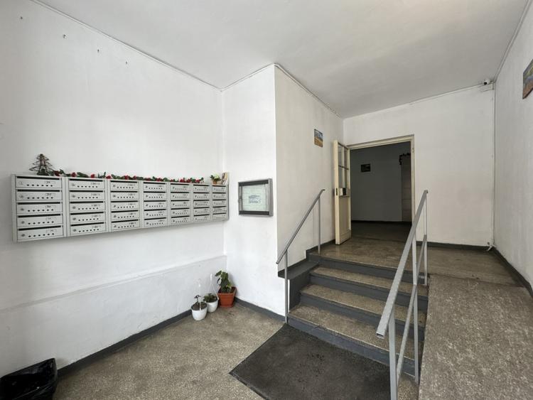Apartament cu 2 camere decomandat în Virtuții