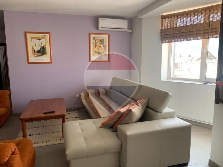 Apartament cu 3 camere decomandat, mobilat în Central