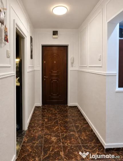 Apartament cu 3 camere decomandat, mobilat în Central
