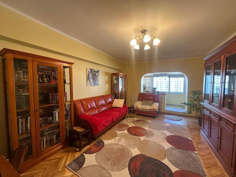 Apartament cu 4 camere decomandat în Gară