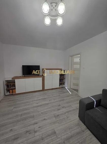 Apartament cu 3 camere decomandat, mobilat în Titan