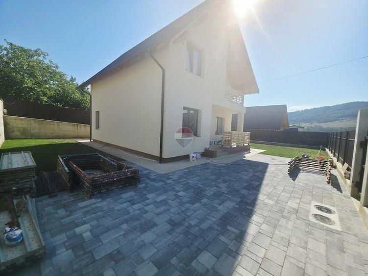 Casă cu 4 camere în Calea Romanului