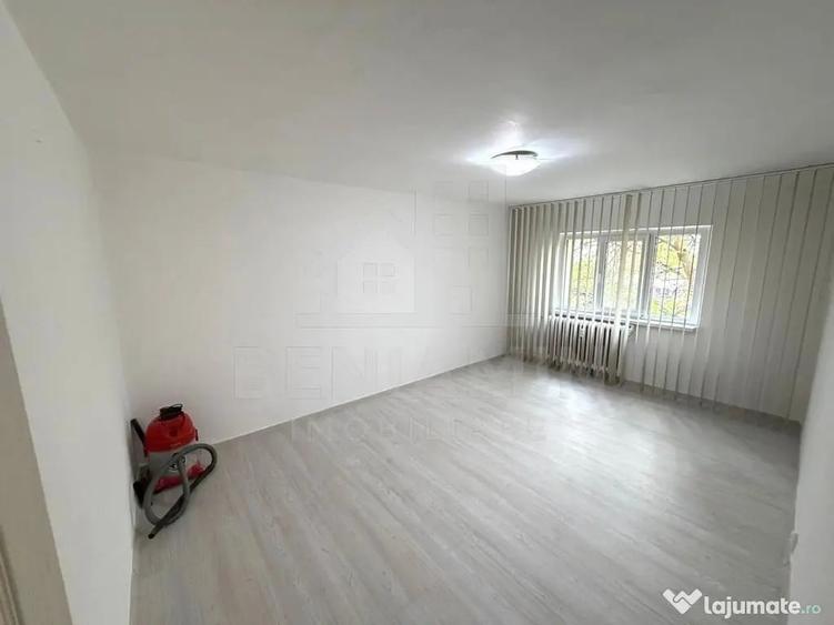 Apartament cu 2 camere decomandat în Sărari