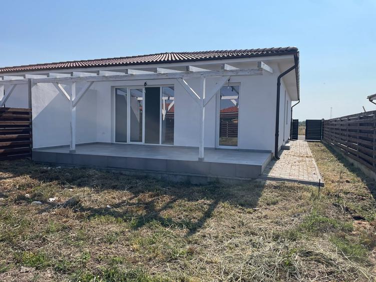Duplex cu 4 camere cu Canalizare în Moșnița Nouă