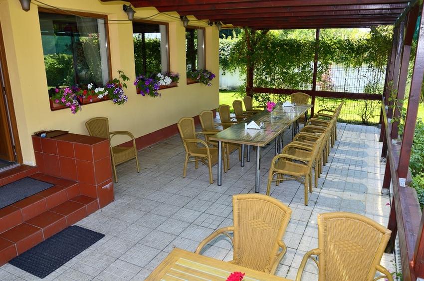 Casă cu 14 camere cu Teren 1600 Mp în Șanțu-Florești