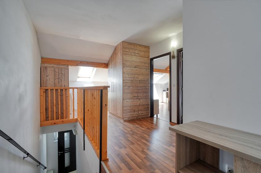 Apartament cu 4 camere decomandat, mobilat în Tractorul