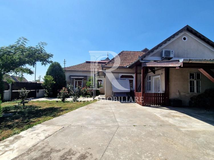 Casă individuală cu 6 camere cu Canalizare în Central