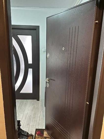 Apartament cu 3 camere decomandat în Sud