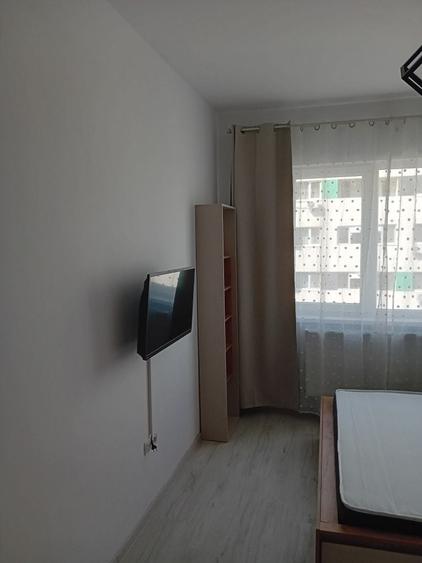 Garsonieră decomandată în Roșu