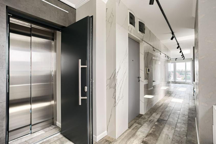 Penthouse cu 2 camere decomandat, mobilat în Ultracentral