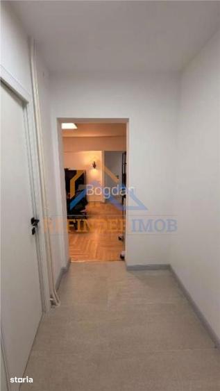 Apartament cu 3 camere semidecomandat, mobilat în Centrul Civic