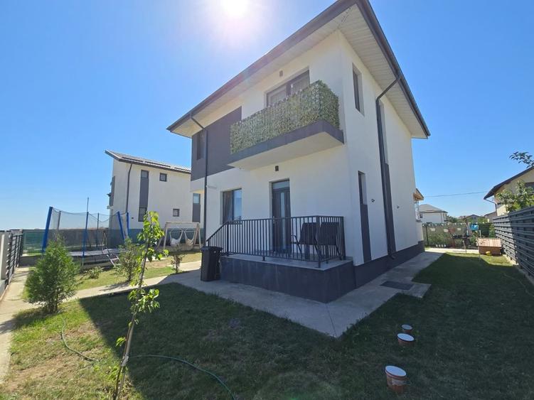 Casă individuală cu 4 camere cu Canalizare în Berceni