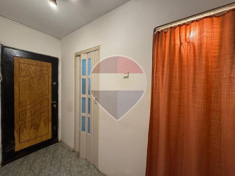 Apartament cu 2 camere semidecomandat, mobilat în Poltur