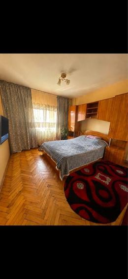 Inchiriez apartament 4 Camere Aleea Teilor - 1