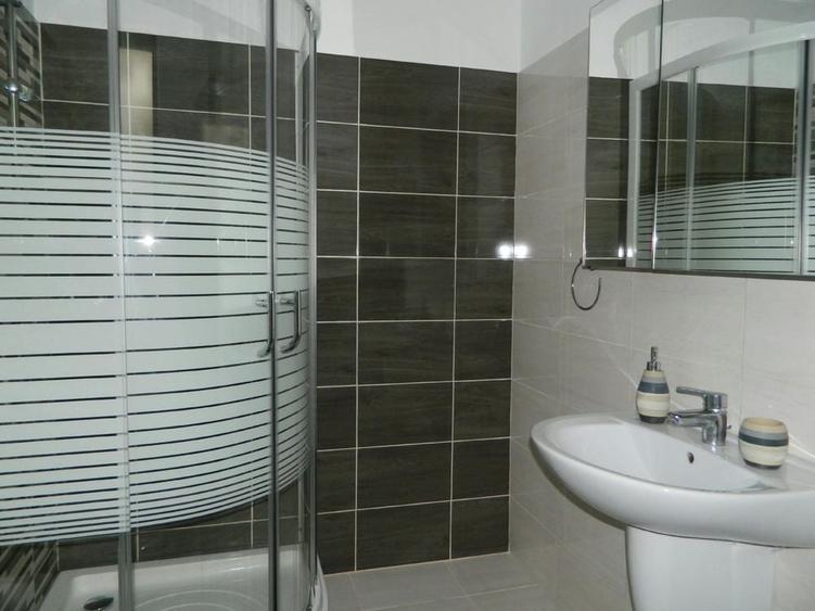 Apartament cu 3 camere decomandat în Găvana