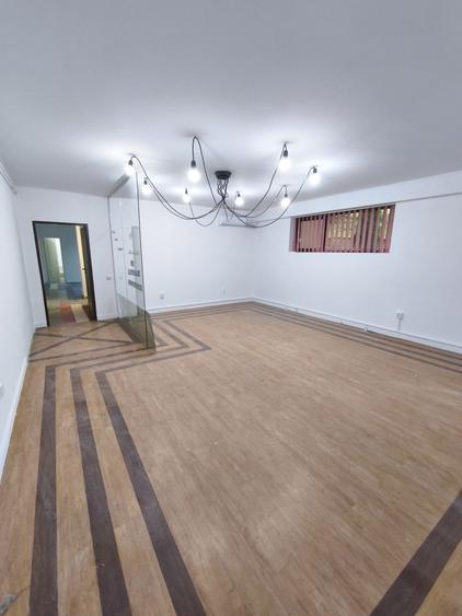 Spațiu comercial, de 85 mp, în Florești