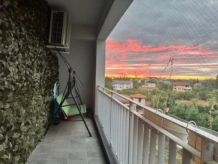 Apartament cu 3 camere semidecomandat, mobilat în Dămăroaia