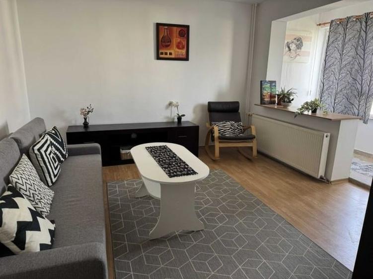 Apartament cu 2 camere decomandat, mobilat în Titan