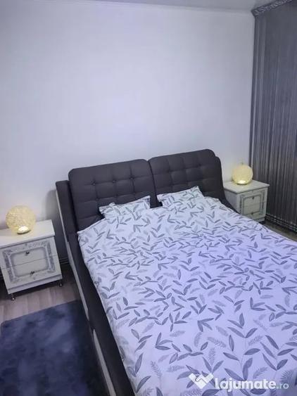 Apartament cu 3 camere semidecomandat în Micro 17