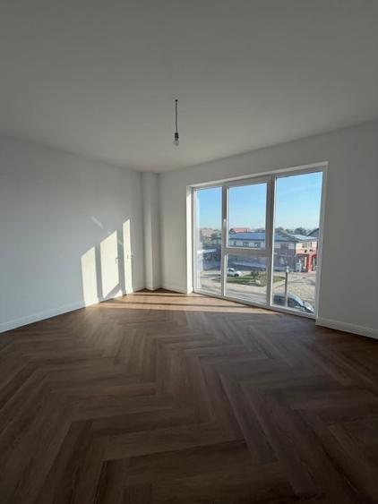 Apartament cu 3 camere decomandat în Est