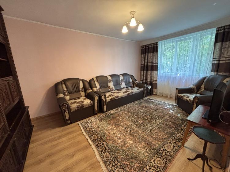 Apartament cu 4 camere decomandat, mobilat în Dristor