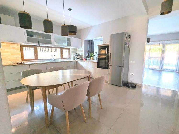 Duplex cu 4 camere cu Canalizare în Aradului