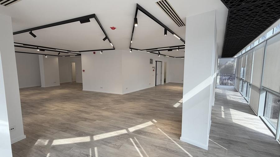 Birou, de 135.60000610352 mp, în Moșilor