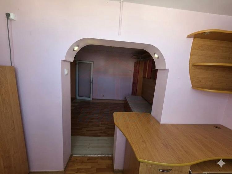 Apartament cu 3 camere decomandat în Siderurgiștilor