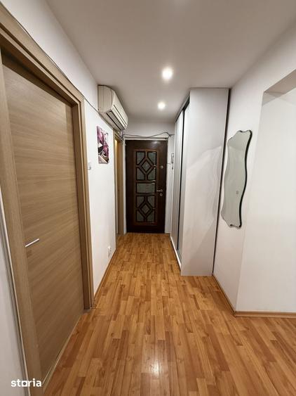 Apartament cu 3 camere decomandat în Tei