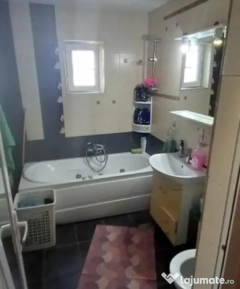 Apartament cu 2 camere decomandat în E3