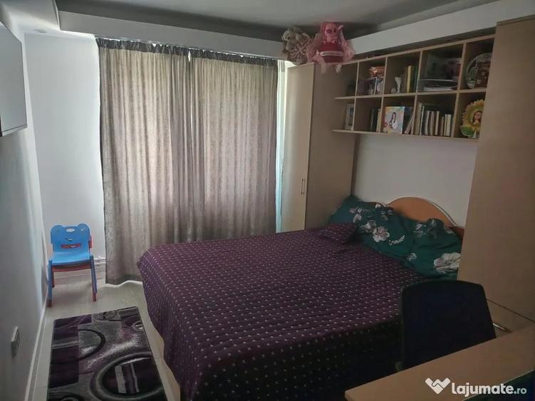 Apartament cu 3 camere decomandat în Buzaului