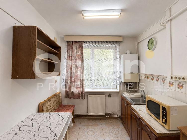 Apartament cu 2 camere semidecomandat, mobilat în Republicii