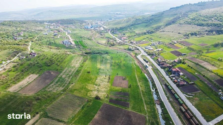 Teren de 11400 mp, în Central