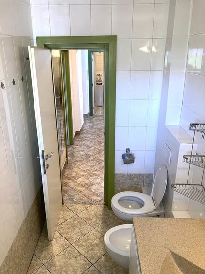 Apartament cu 4 camere decomandat în Victoriei