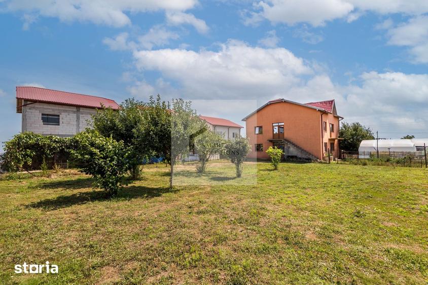Casă cu 8 camere cu Teren 1000 Mp în Central