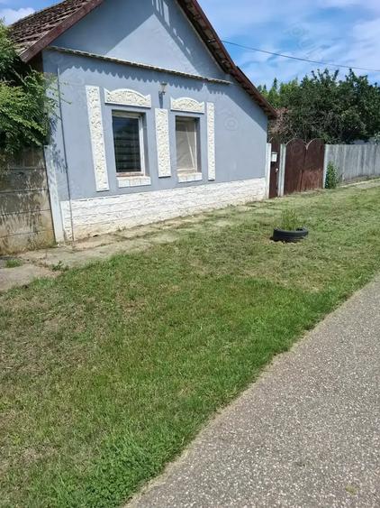 Casă cu 2 camere cu Teren 1200 Mp în Central