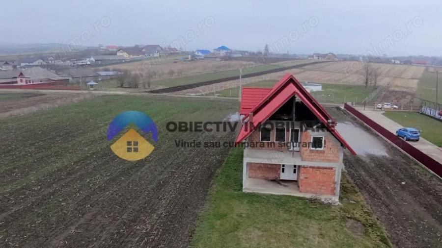 Casă cu 4 camere cu Teren 1800 Mp în Grumăzești
