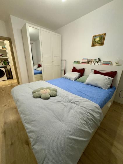 Apartament cu 3 camere semidecomandat, mobilat în Băneasa
