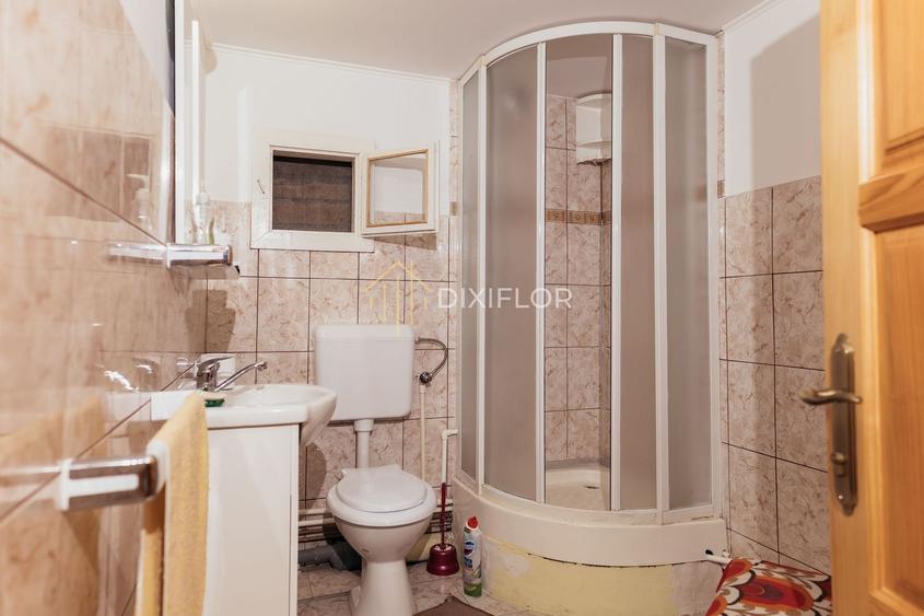 Casă individuală cu 7 camere cu Canalizare în Stânceni