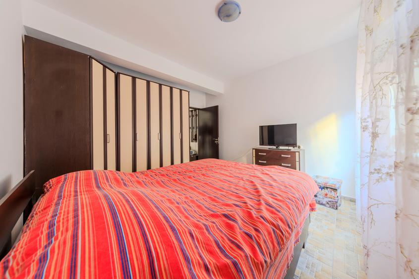 Apartament cu 2 camere semidecomandat, mobilat în Apusului