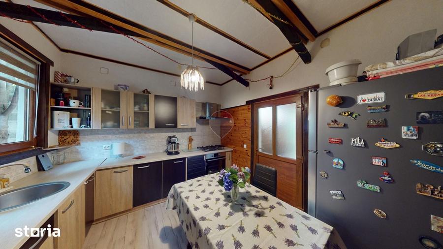 Casă cu 6 camere cu Teren 2000 Mp în Central
