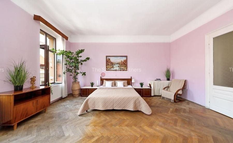 Apartament cu 4 camere semidecomandat în Centrul Istoric