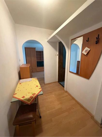 Apartament cu 2 camere semidecomandat în Girocului